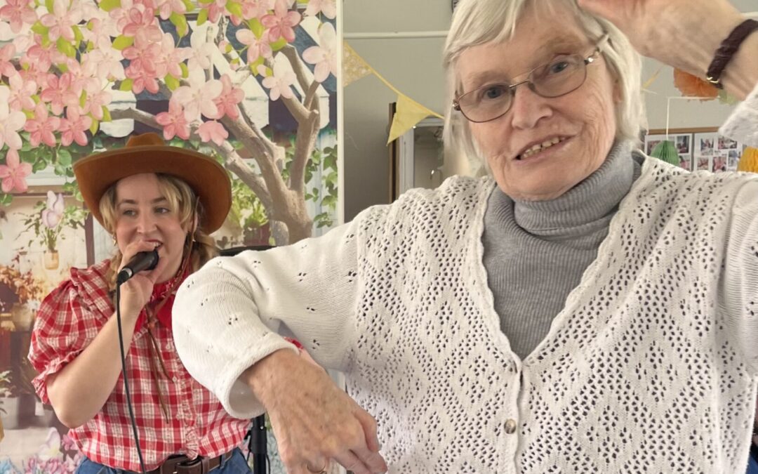 Country Tunes and Dancing Feet: Dolly Brings a Mini Concert to Ashley House